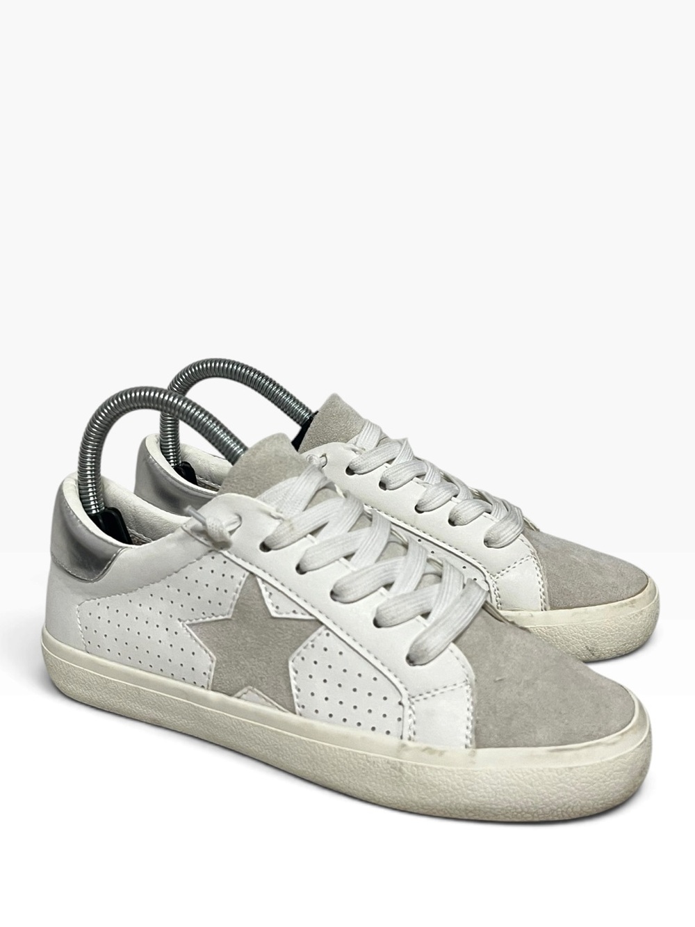 Madden Girl | Linlee Star Sneakers 6.5